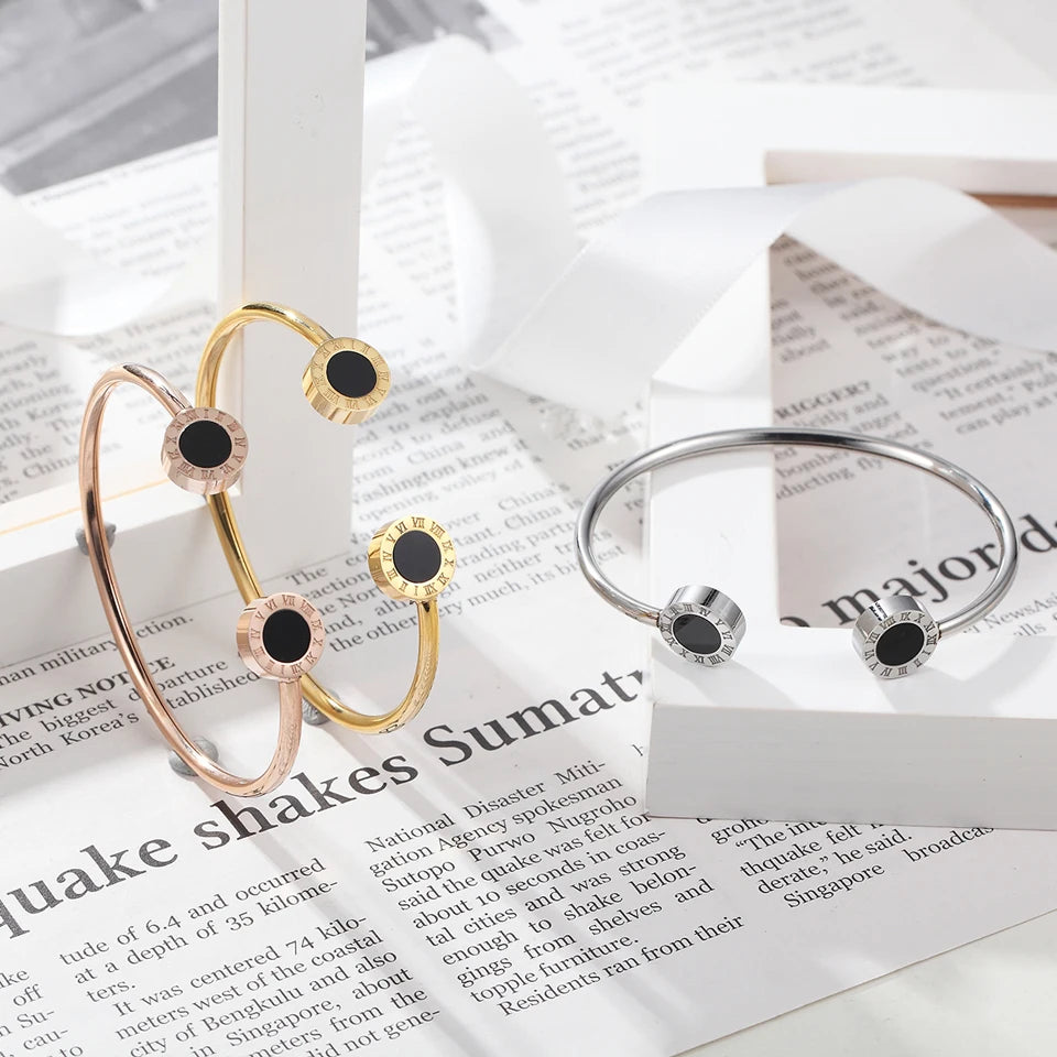 Fashion Hot Selling Women'S Jewelry, Roman Numerals Black Enamel Stainless Steel Open Bracelet Party Gift Bangle Wholesale