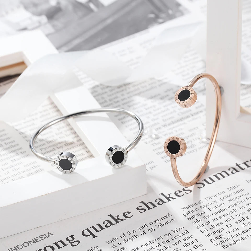 Fashion Hot Selling Women'S Jewelry, Roman Numerals Black Enamel Stainless Steel Open Bracelet Party Gift Bangle Wholesale